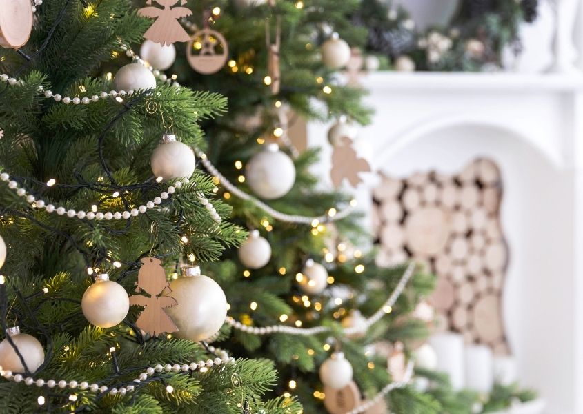 real christmas tree in living room 