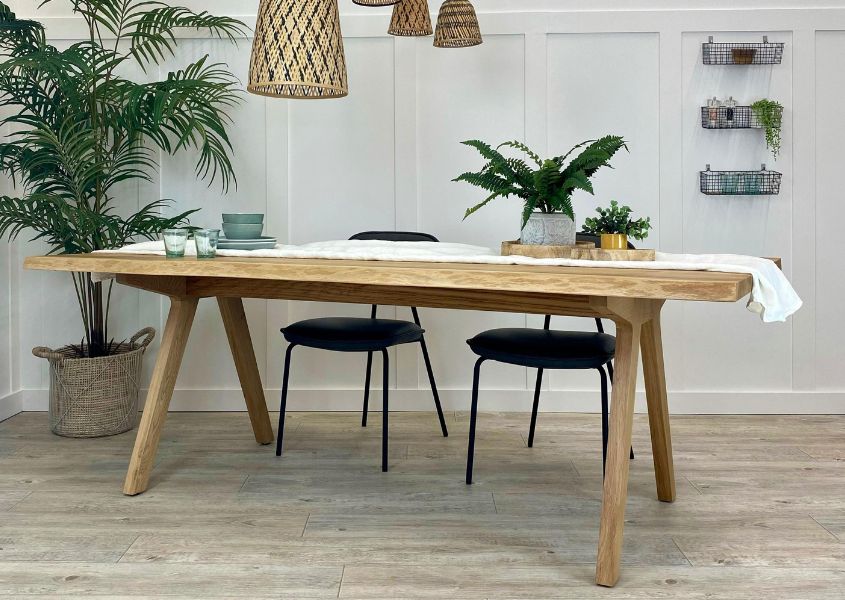 live edge dining table in oak with white linen runner