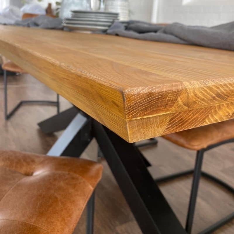 rocco_industrial_rustic_oak_spider_leg_dining_table_close_up